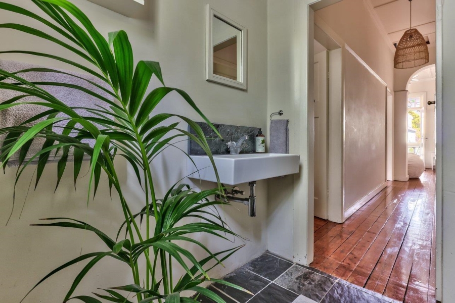 To Let 2 Bedroom Property for Rent in Vredehoek Western Cape